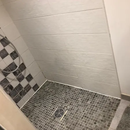2 Avec Jacuzzi Βίλα