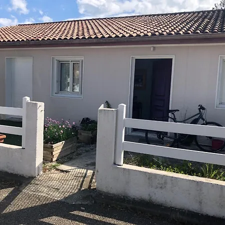 2 Avec Jacuzzi Βίλα *